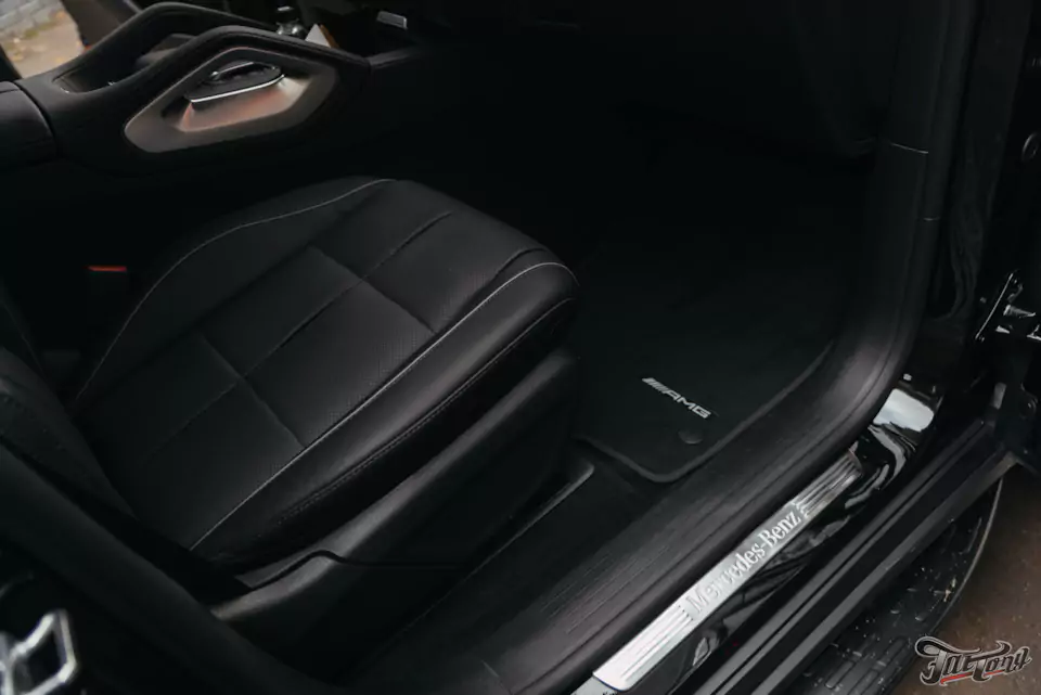 Окрас деталей Mercedes GLS после некачественных работ, оклейка полиуретаном, окрас дисков и суппортов, антихром, комплекс детейлинг-услуг